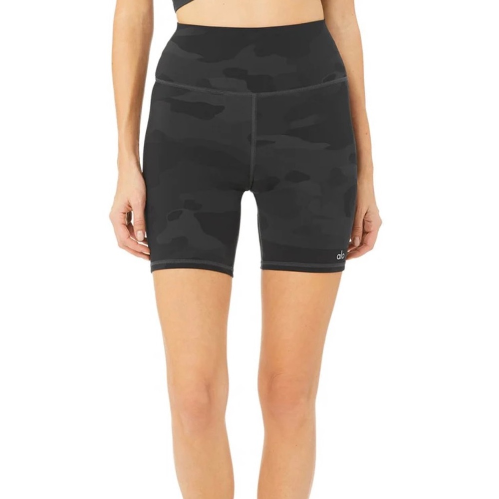 ALO yoga. New short